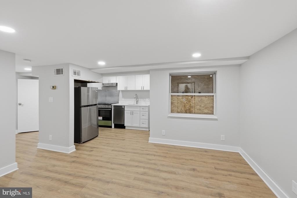 2388 Champlain Street Nw - Photo 3