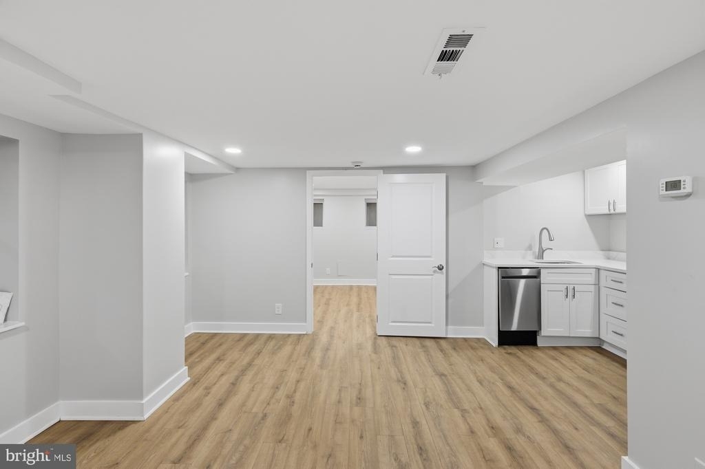 2388 Champlain Street Nw - Photo 4