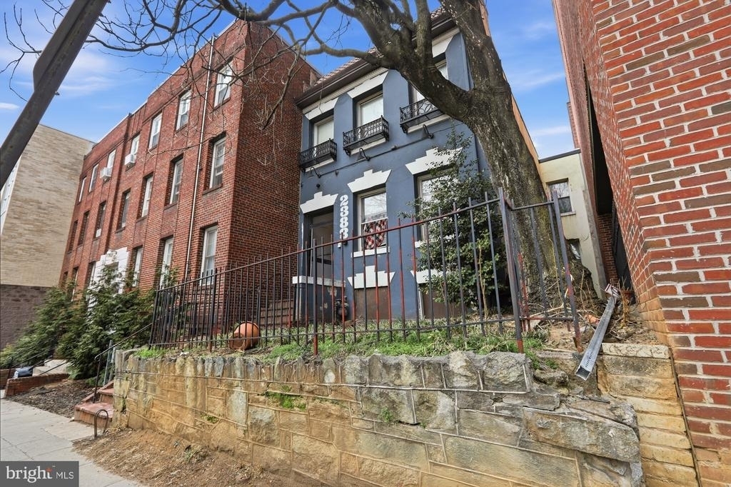 2388 Champlain Street Nw - Photo 2