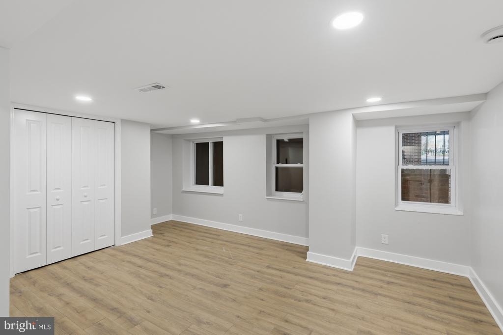 2388 Champlain Street Nw - Photo 12