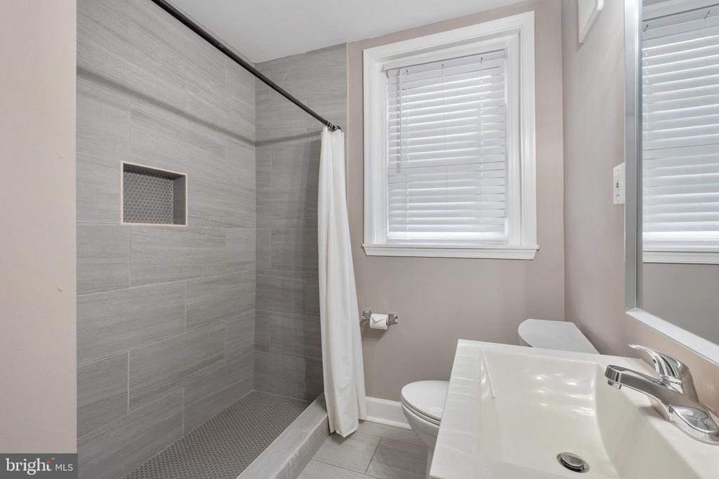 1526 V Street Se - Photo 15