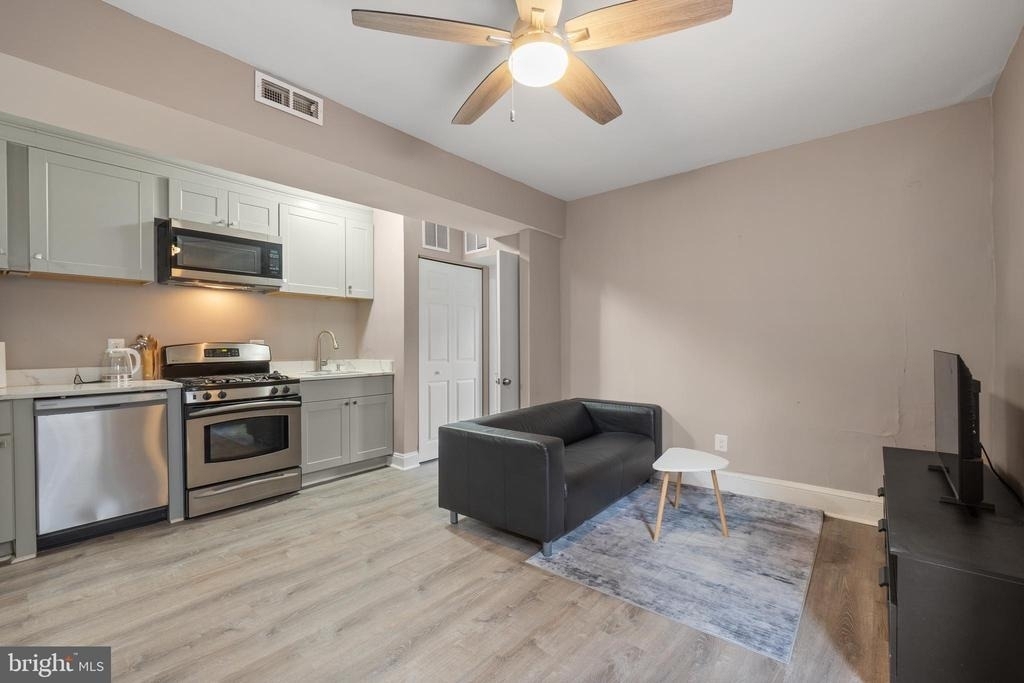 1526 V Street Se - Photo 3