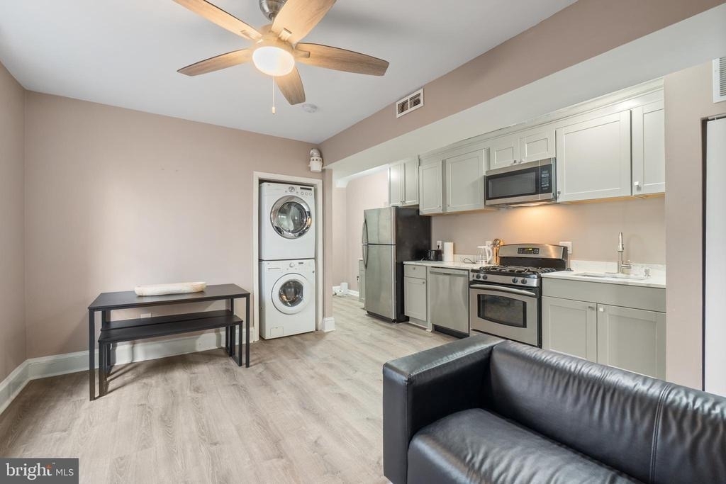 1526 V Street Se - Photo 4