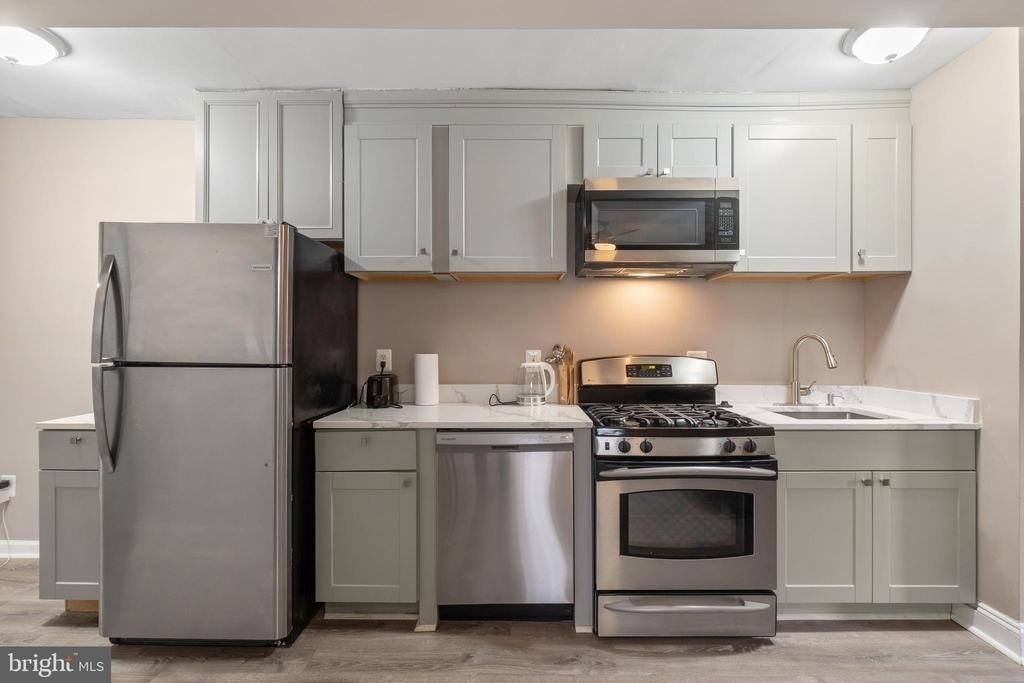 1526 V Street Se - Photo 5