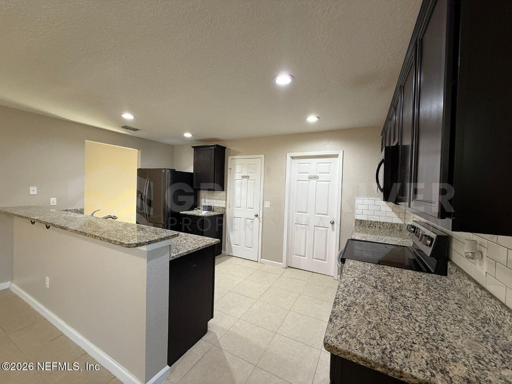 8704 Lake George Circle W - Photo 7