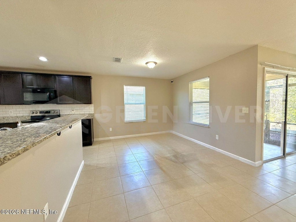 8704 Lake George Circle W - Photo 10