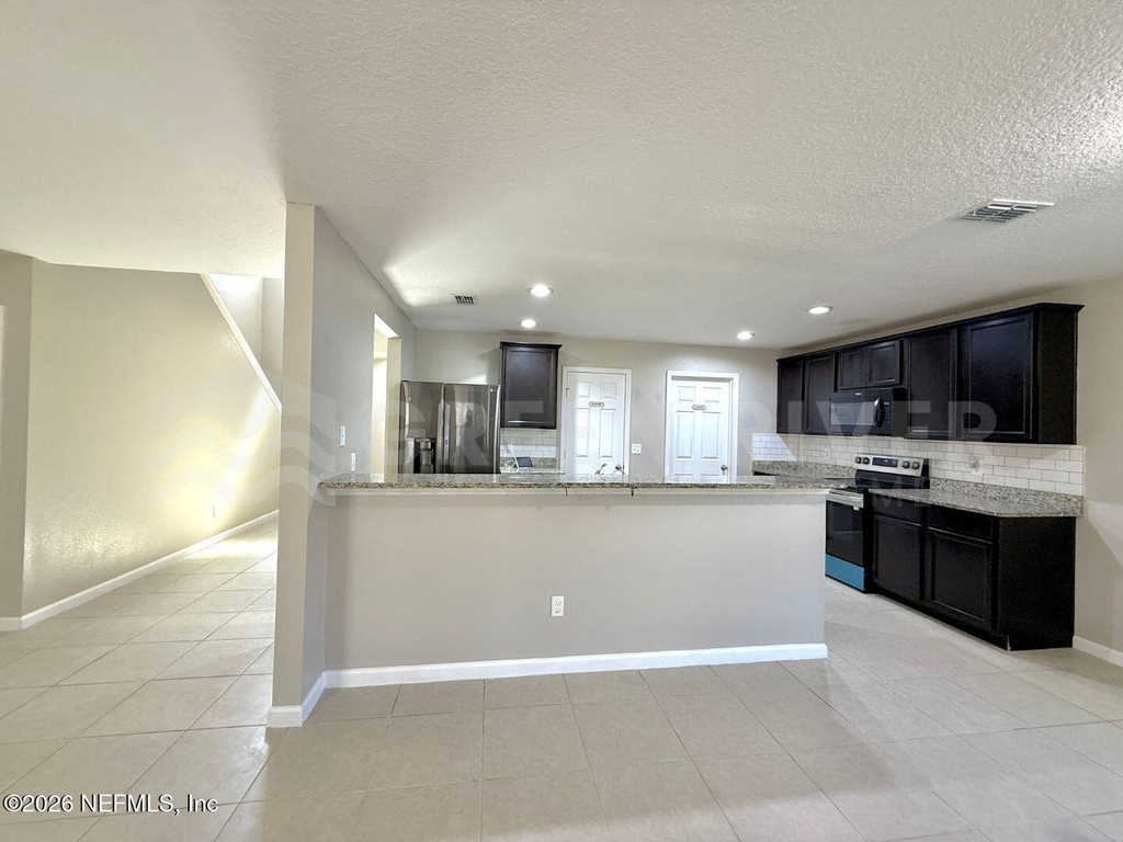 8704 Lake George Circle W - Photo 9