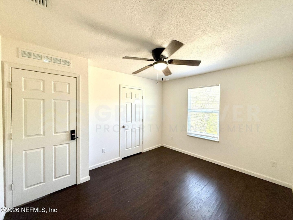 8704 Lake George Circle W - Photo 32