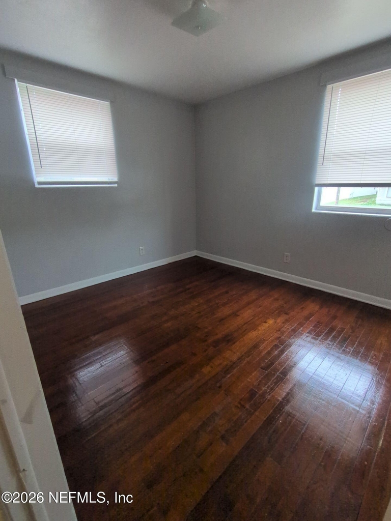 1145 W 25th Street - Photo 4