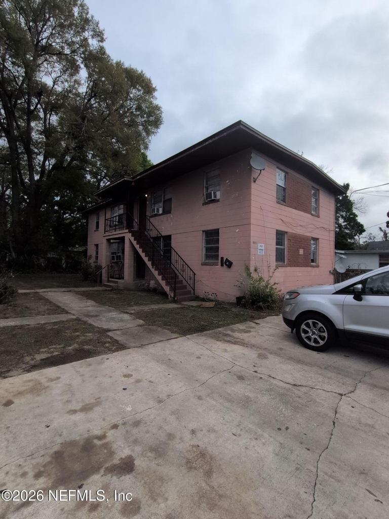 1145 W 25th Street - Photo 0