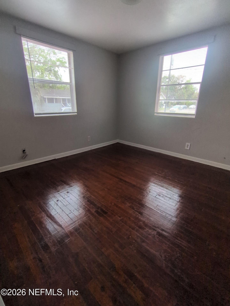 1145 W 25th Street - Photo 2