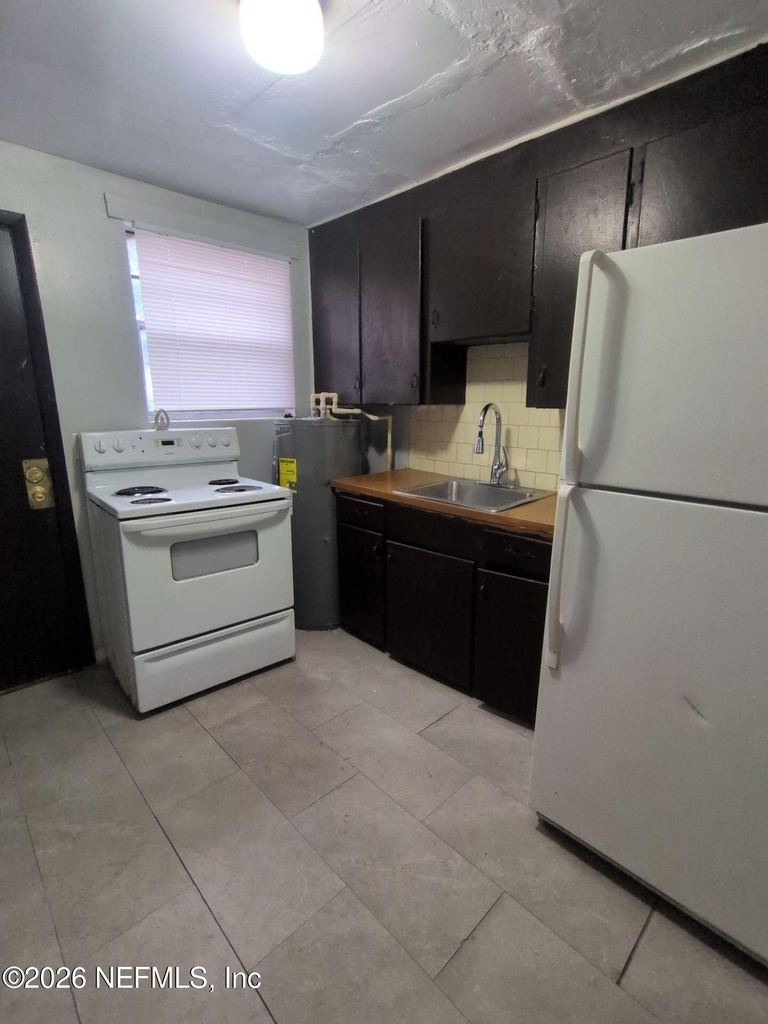 1145 W 25th Street - Photo 8