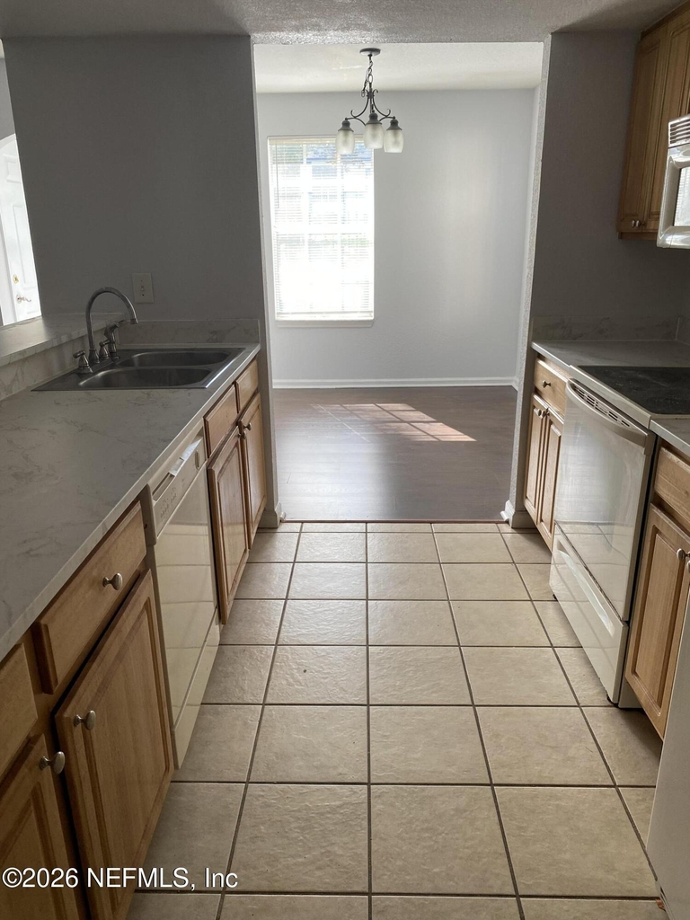 10075 Gate Parkway - Photo 7