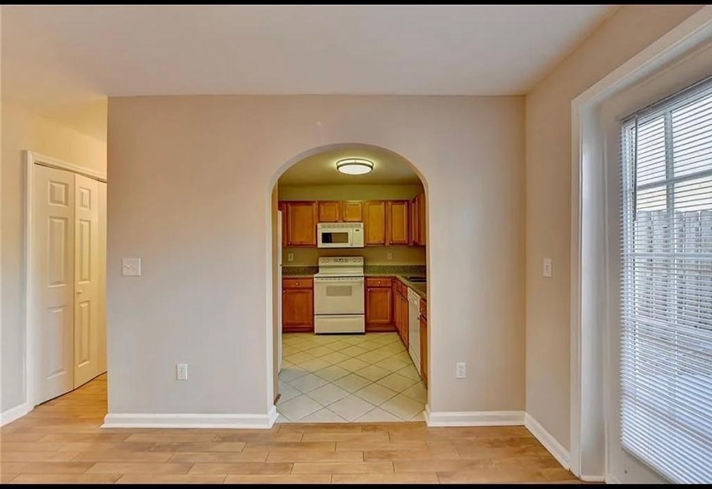 810 Summer Place - Photo 8