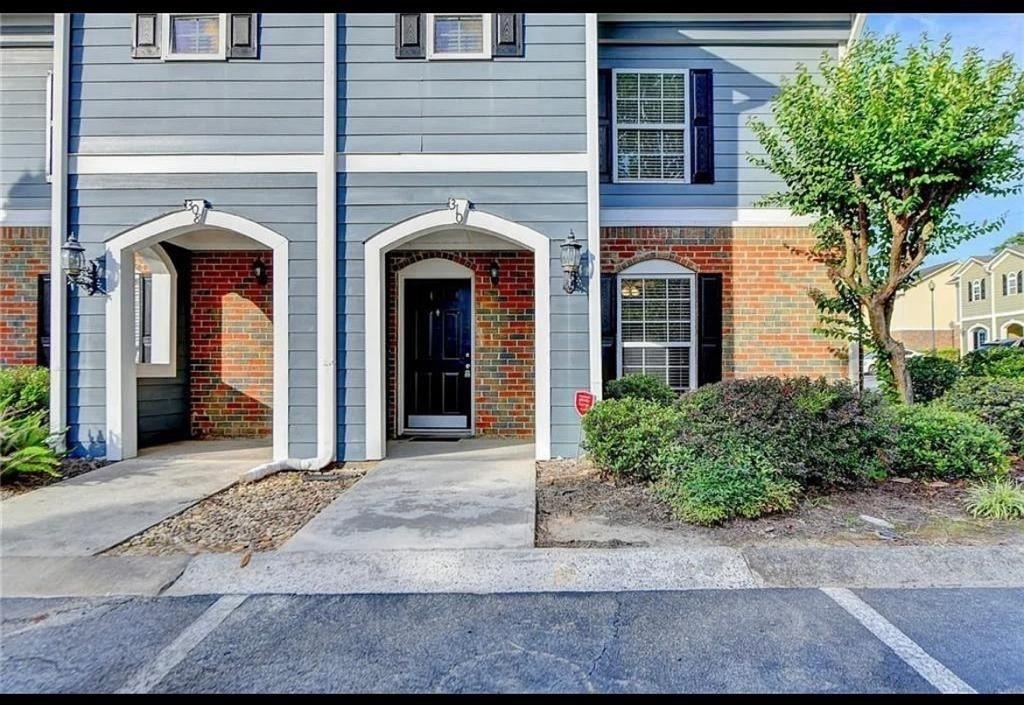 810 Summer Place - Photo 0