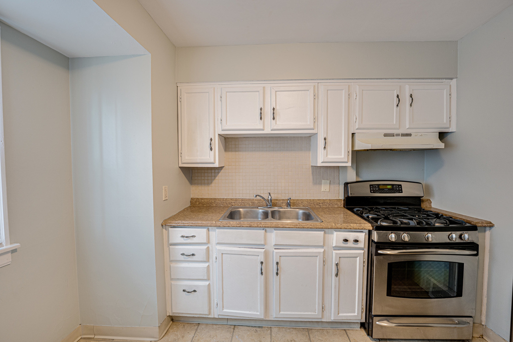 2208 Fremont Street - Photo 5