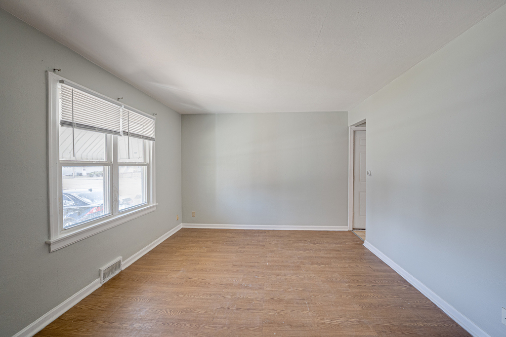 2208 Fremont Street - Photo 2