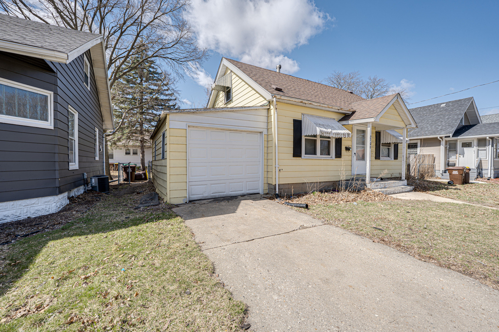 2208 Fremont Street - Photo 1
