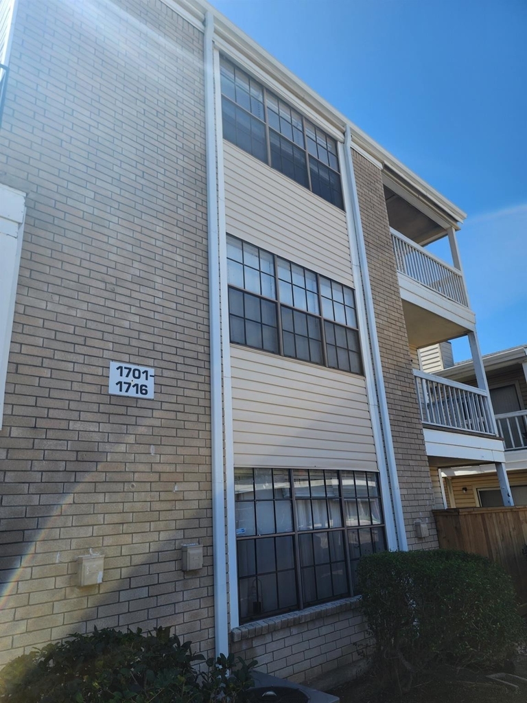2750 Holly Hall Street - Photo 14