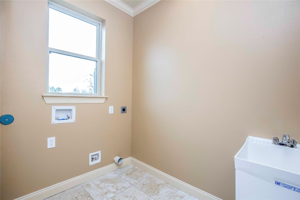 1516 Amundsen Street - Photo 39