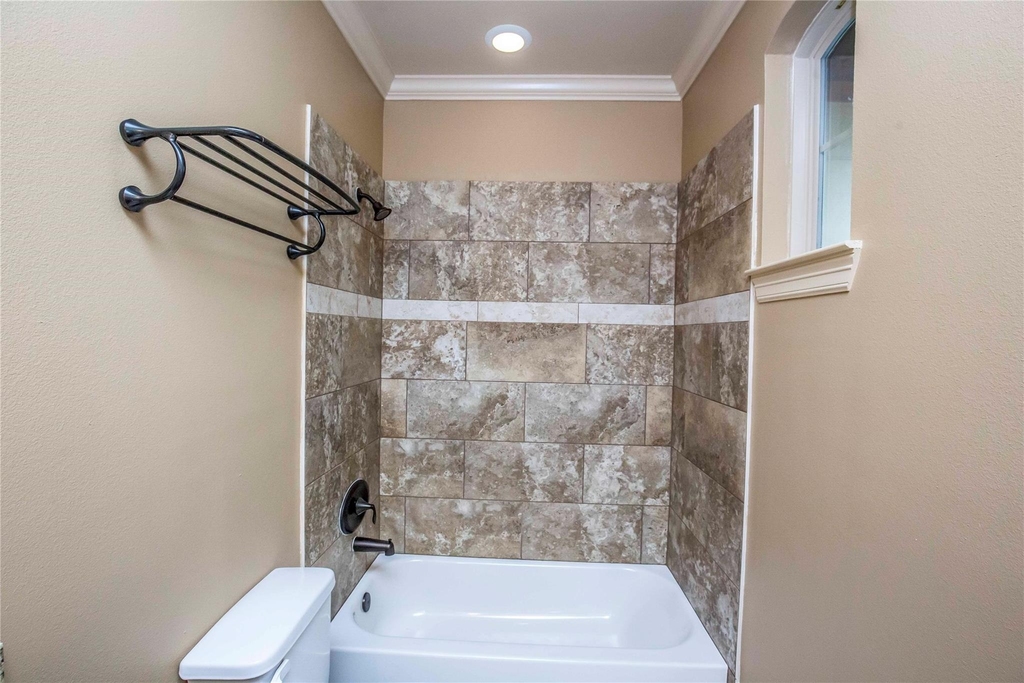 1516 Amundsen Street - Photo 22