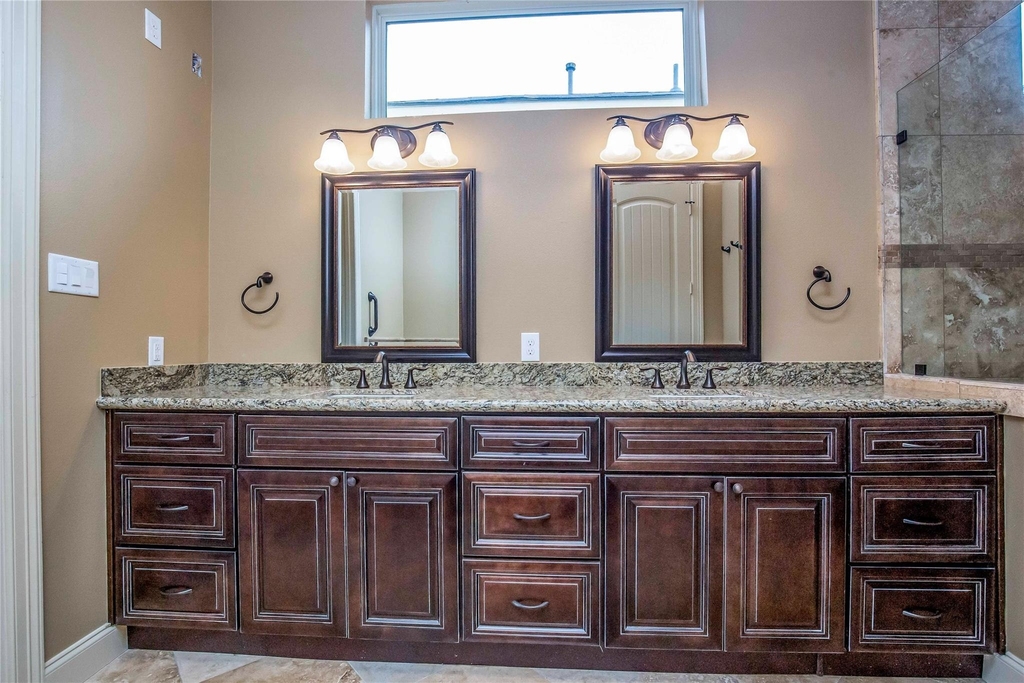 1516 Amundsen Street - Photo 34