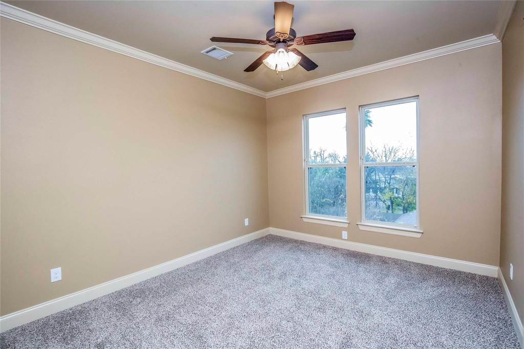 1516 Amundsen Street - Photo 26