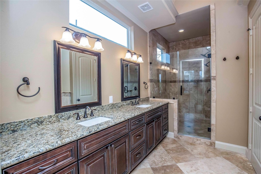 1516 Amundsen Street - Photo 33