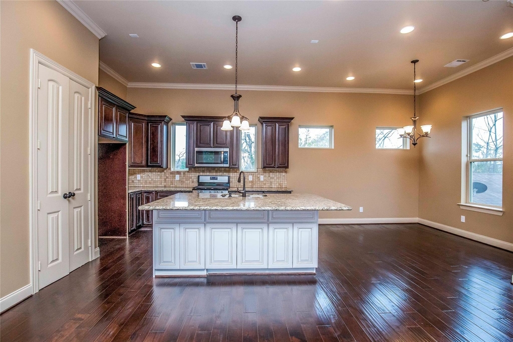 1516 Amundsen Street - Photo 11