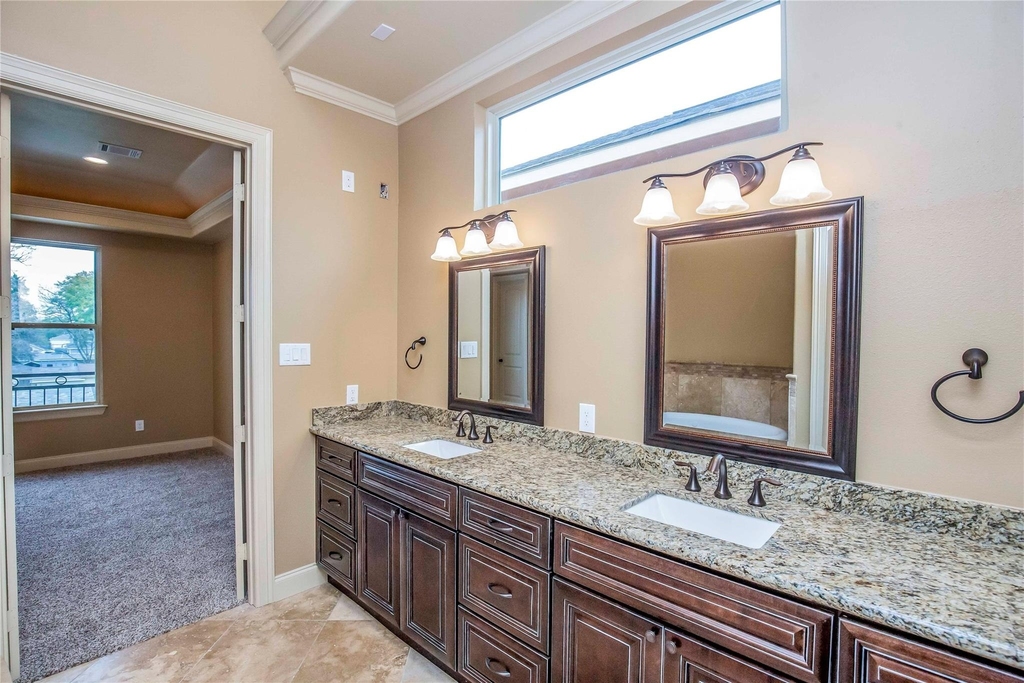 1516 Amundsen Street - Photo 36