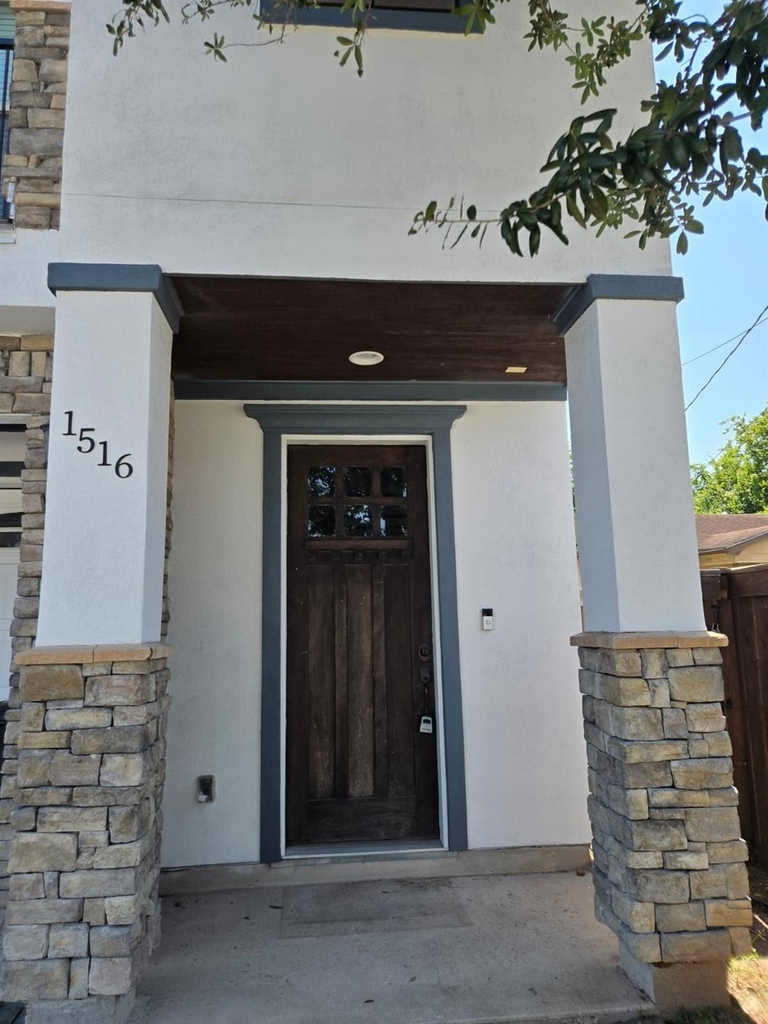 1516 Amundsen Street - Photo 2