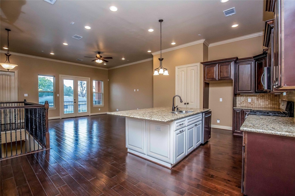 1516 Amundsen Street - Photo 8