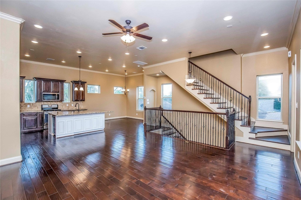 1516 Amundsen Street - Photo 6