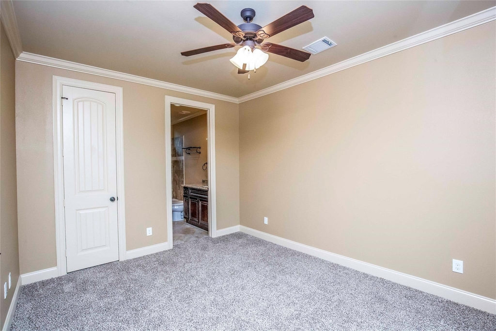 1516 Amundsen Street - Photo 27