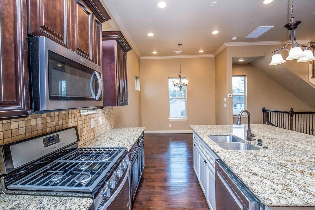 1516 Amundsen Street - Photo 15