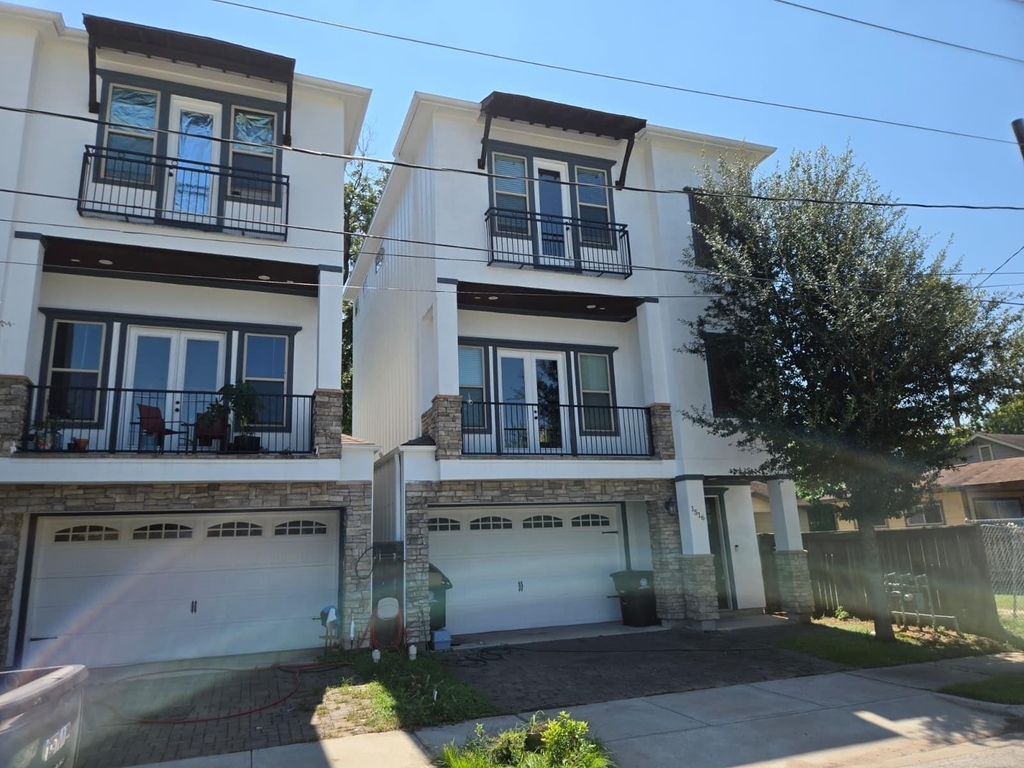 1516 Amundsen Street - Photo 0
