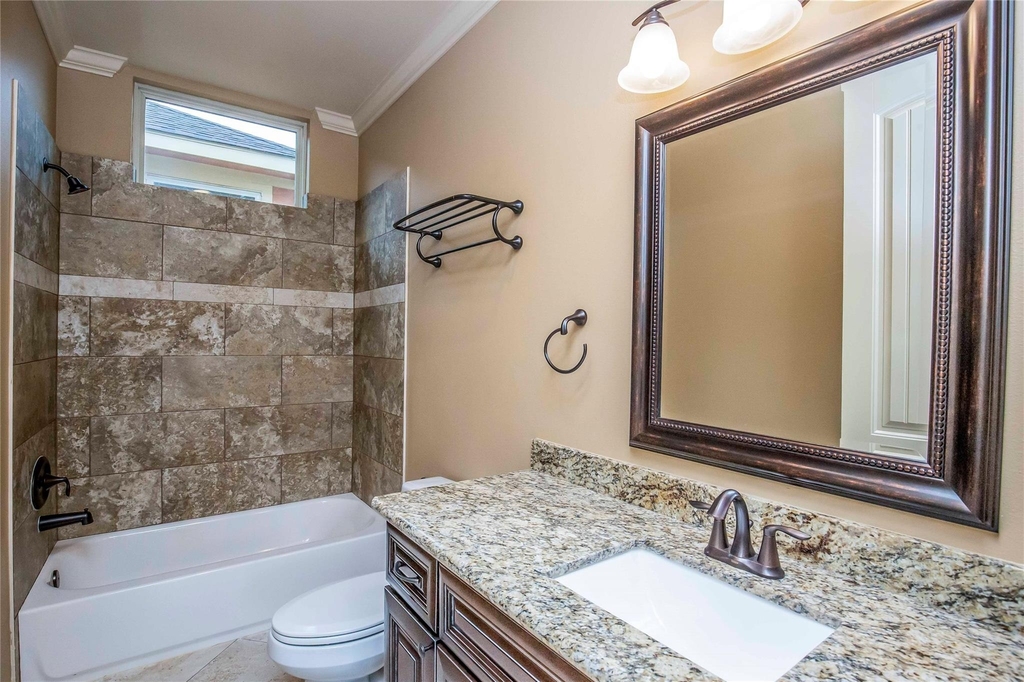 1516 Amundsen Street - Photo 24