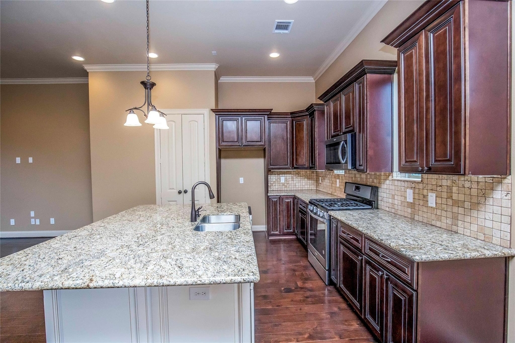 1516 Amundsen Street - Photo 12