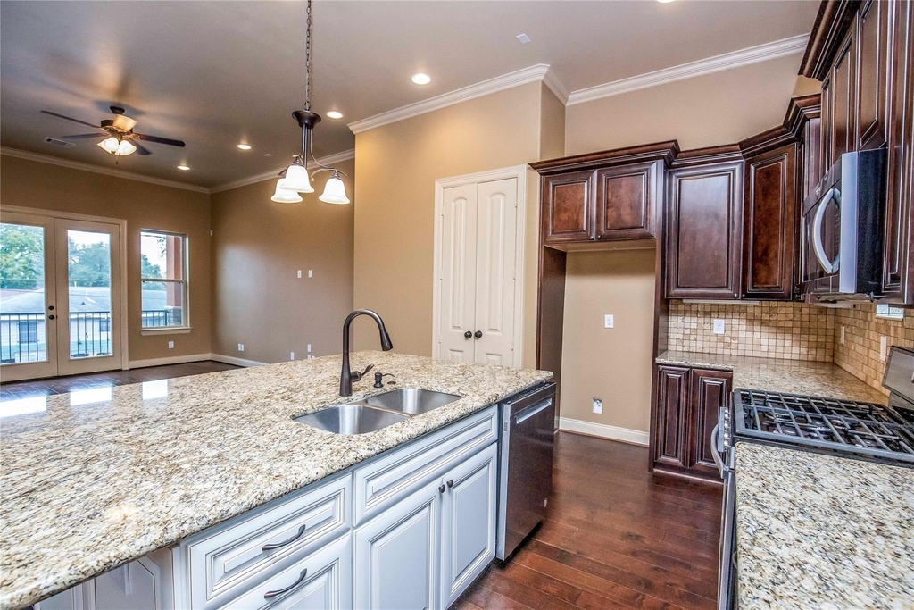 1516 Amundsen Street - Photo 14
