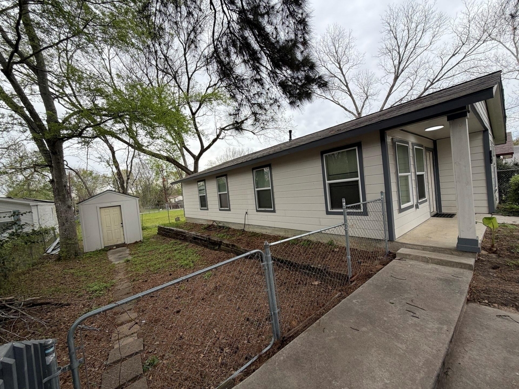 710 Avenue J Place - Photo 3