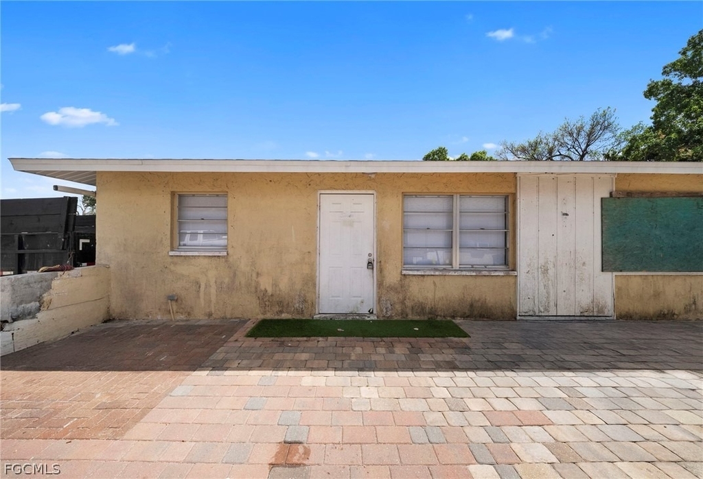 464 Carolina Avenue - Photo 0