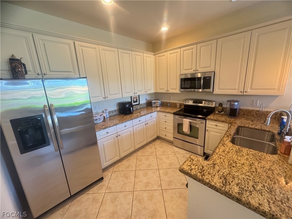 11908 Izarra Way - Photo 4
