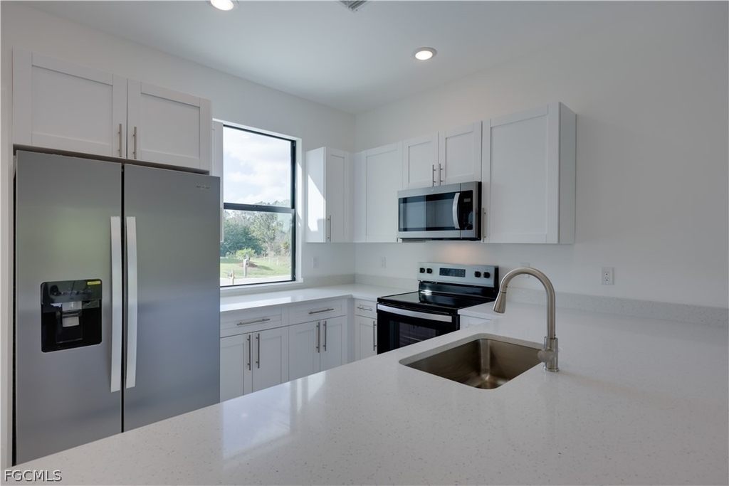 714 W 12th Street - Photo 8