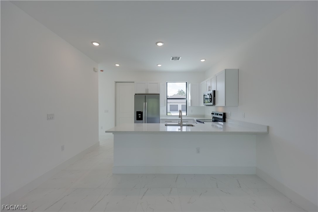 714 W 12th Street - Photo 18