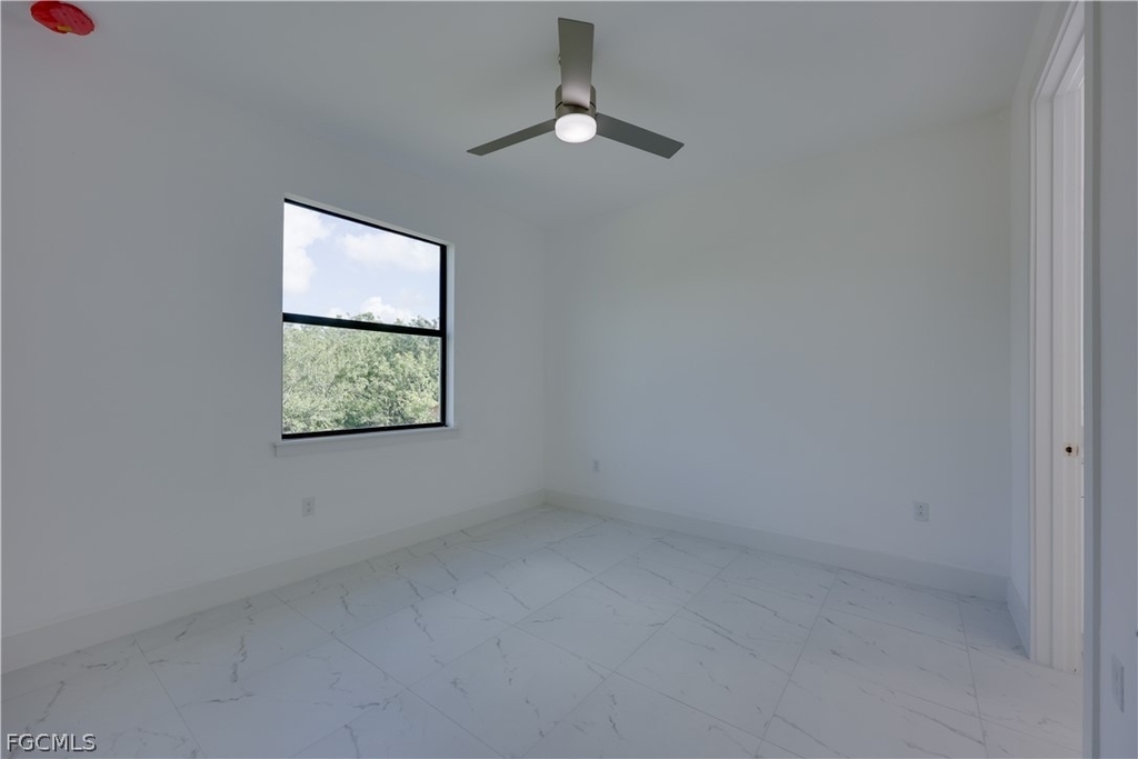 714 W 12th Street - Photo 13