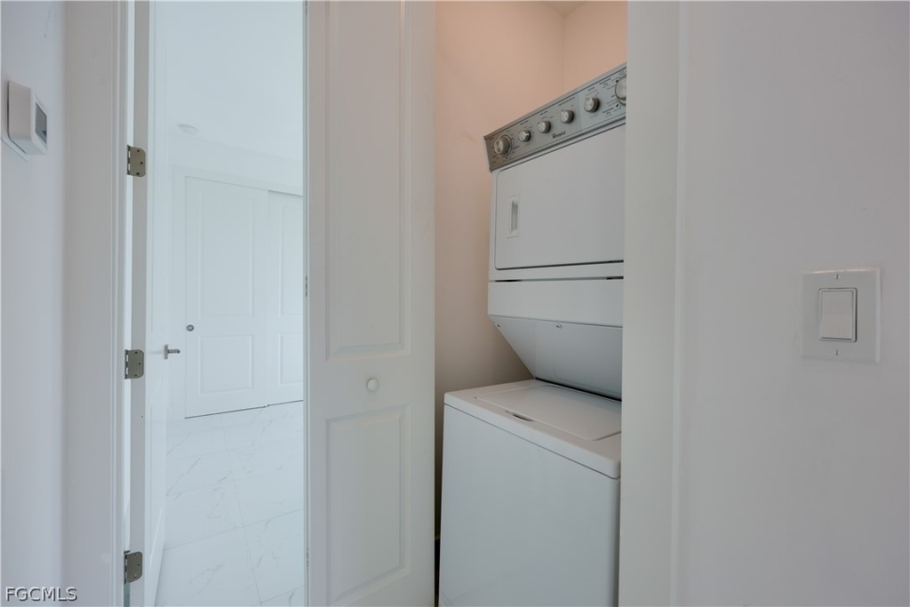 714 W 12th Street - Photo 9