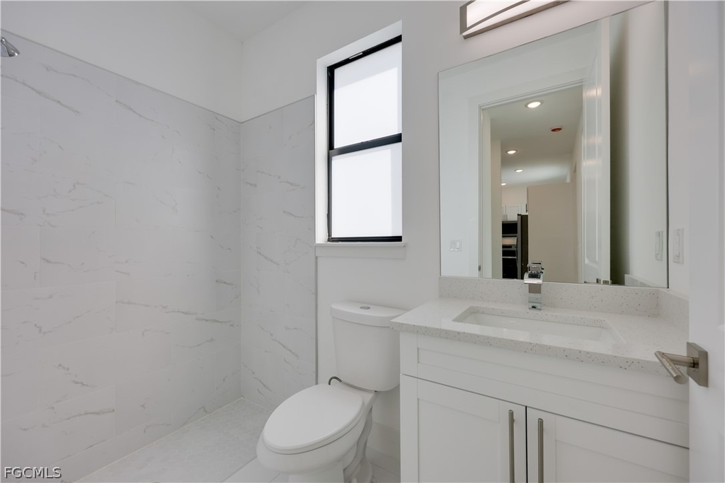 714 W 12th Street - Photo 17