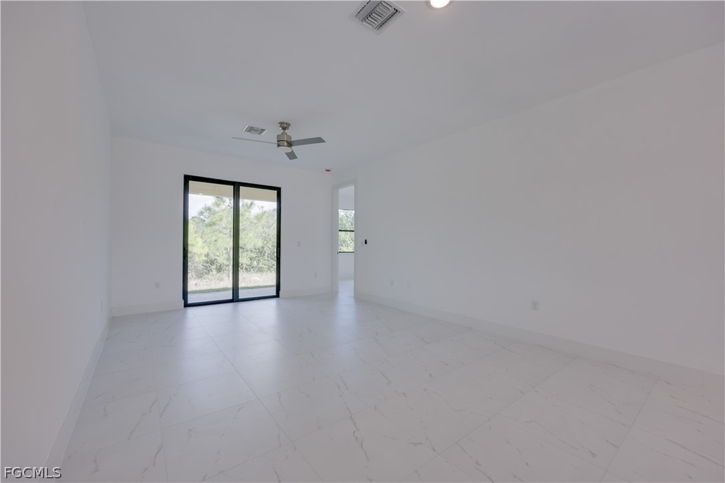 714 W 12th Street - Photo 21