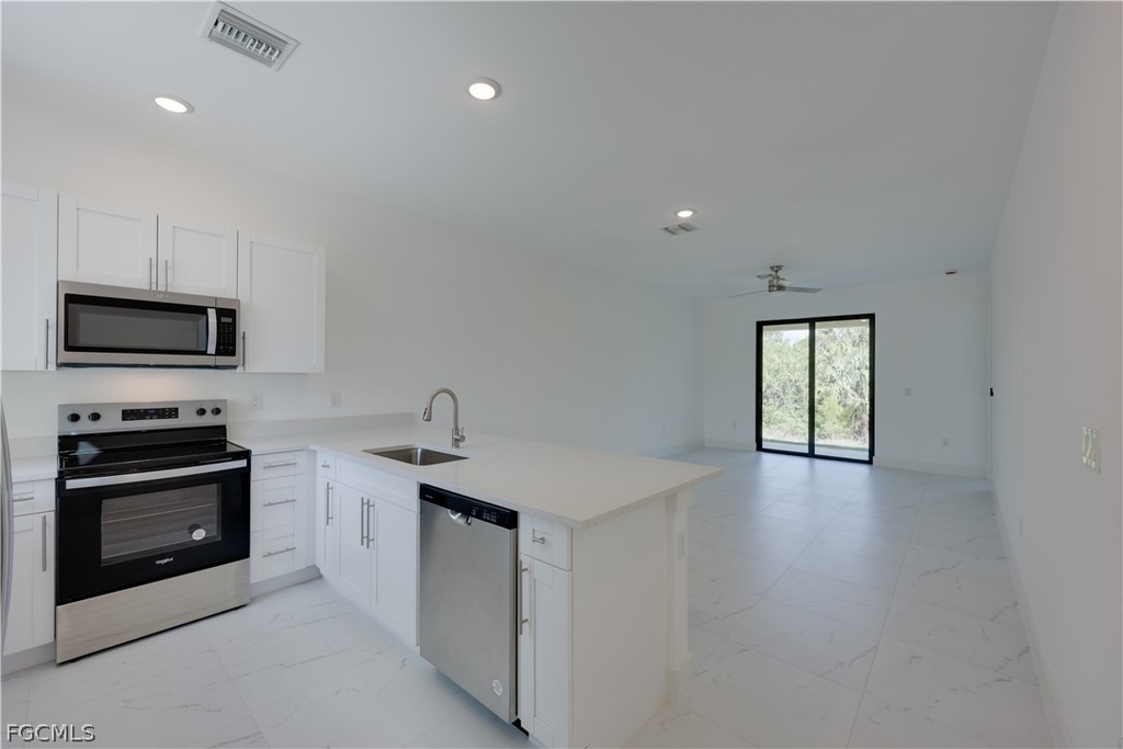 714 W 12th Street - Photo 6