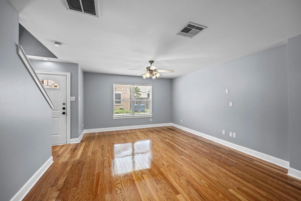 5951 South Loop E - Photo 2